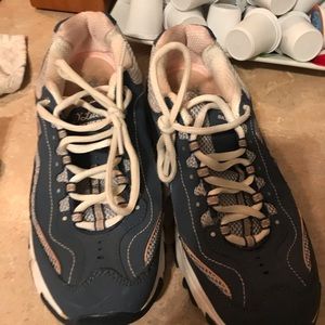 Tennis shoes/earrings/selling both for 35